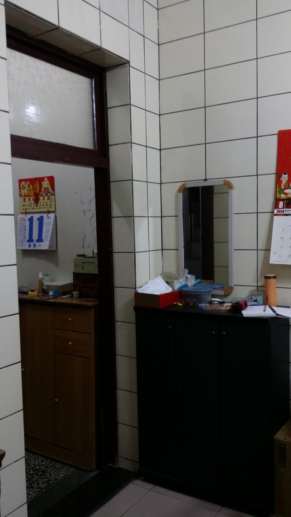 一牆兩用｜鞋櫃與電器櫃的併櫃設計