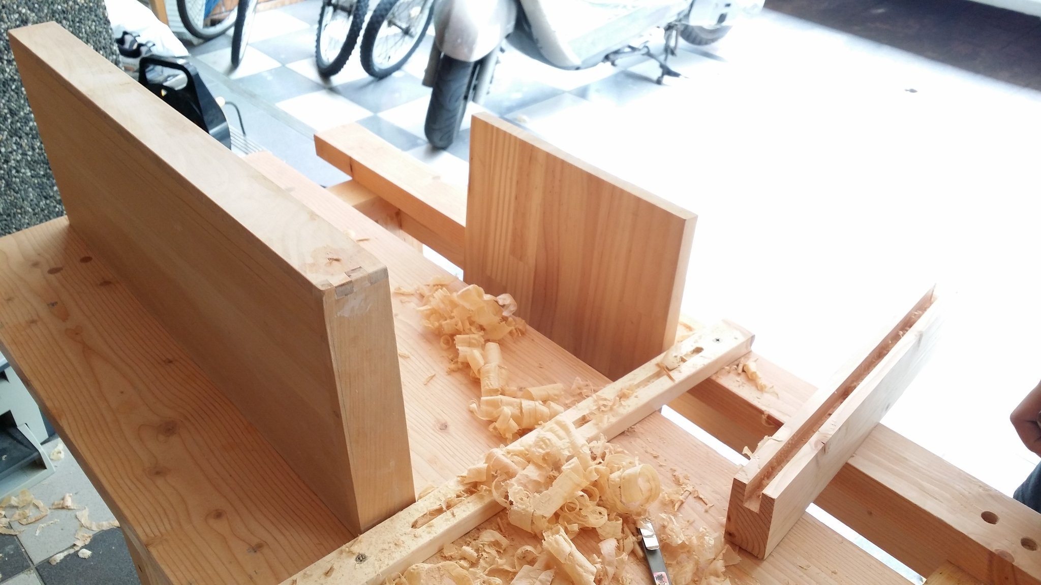 給鋸子一個家｜指接榫做的工具收納盒