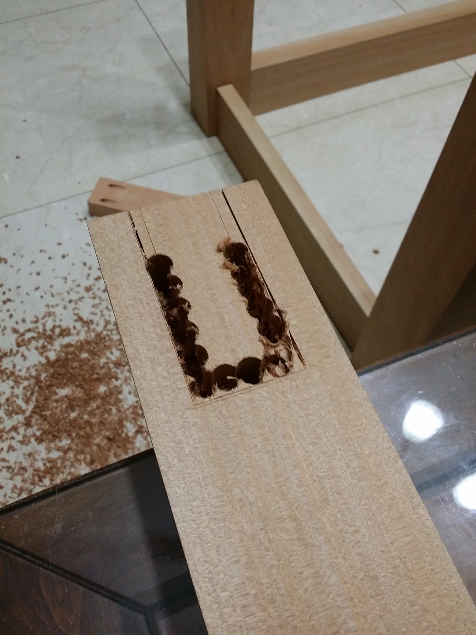 敲出一整桌的方榫｜傳統卯榫餐桌實作